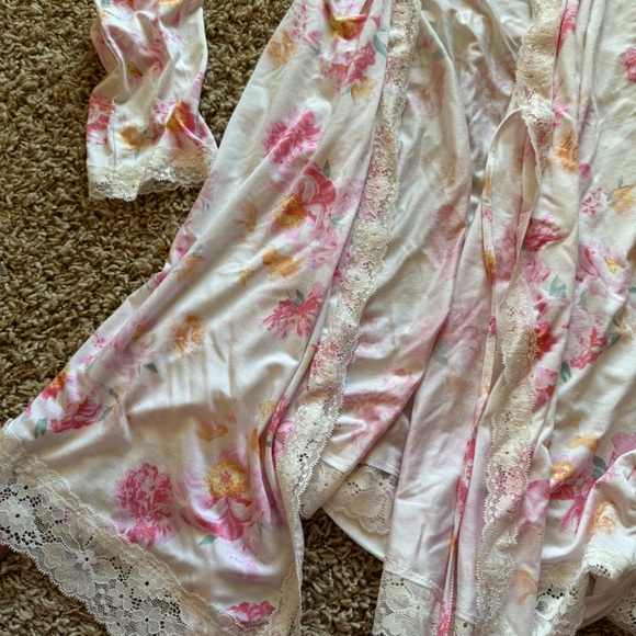 Womens medium large Victoria secret flower robe - Picture 2 of 6
